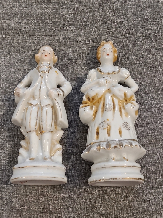 Source Unknown Other - Occupied Japan Vintage Colonial white/gold Male and female Figurine